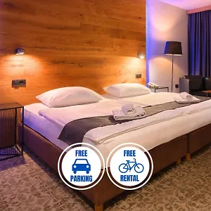 Hotel &